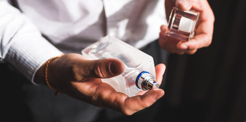 Odkryj magię perfum: Jak zapachy wpływają na nasze emocje i styl życia – przewodnik po najnowszych trendach i kultowych kompozycjach zapachowych