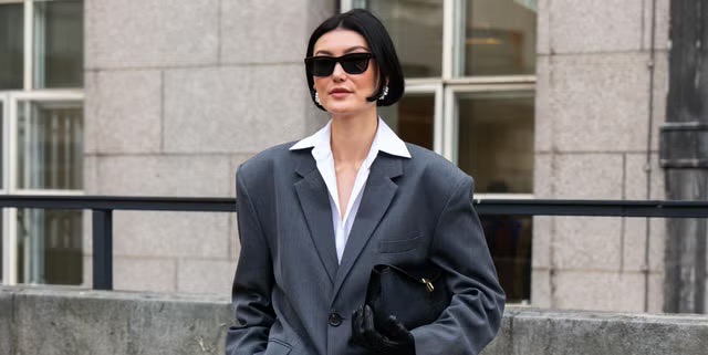 Jak nosić damskie oversize’owe garnitury w sezonie letnim 2025, by podkreślić pewność siebie i swobodę w modzie