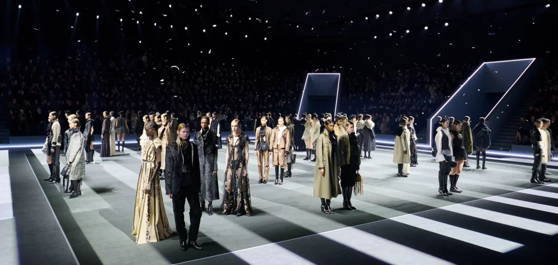 Zmysłowe koronki: Połączenie boho i gotyku w kolekcji Dior na jesień-zimę 2025-2026 – odkryj nową erę elegancji i ekstrawagancji!