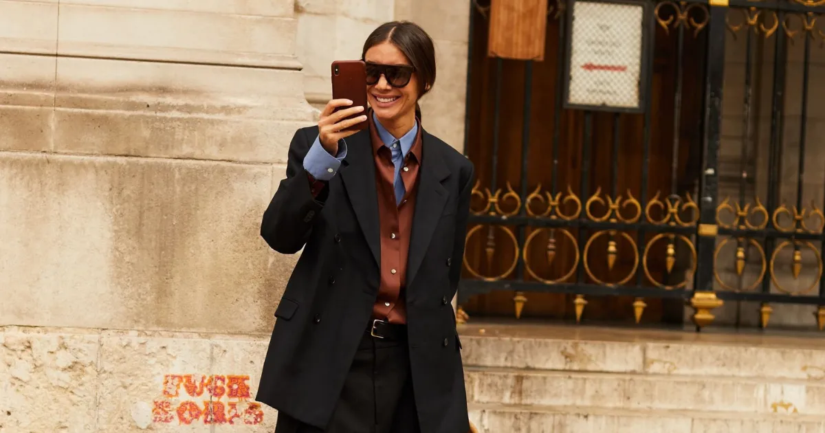 Brąz, kolor sezonu jesień-zima 2025: jak go nosić od stóp do głów?