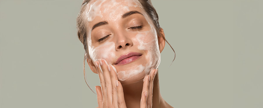 Jak zmniejszyć pory na twarzy? Poradnik zza kulis pokazów mody