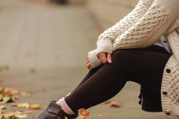 Legginsy i sweter w nowoczesnym wydaniu – pomysły na codzienny look