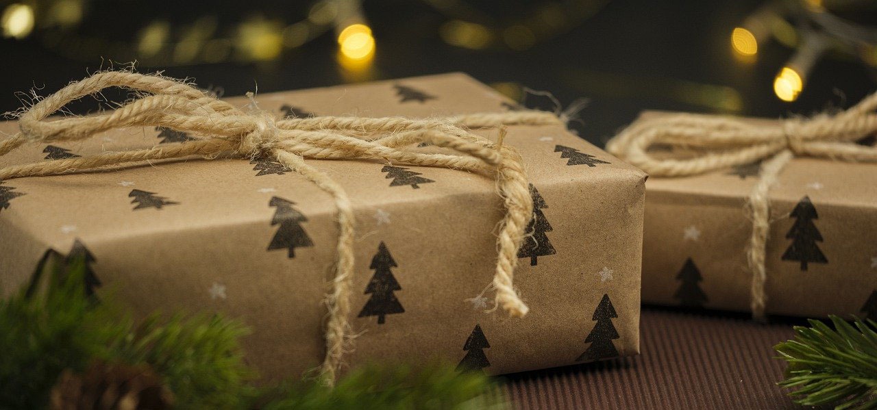 Perfumy na święta: najpiękniejsze kompozycje z nutami drzewnymi