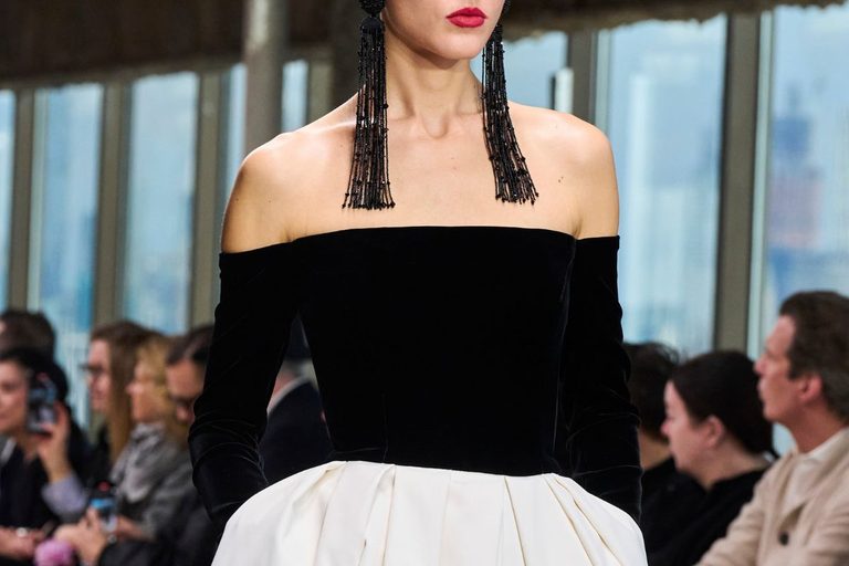 Trend z lat 80. powraca: welur i jak go nosić w nowoczesnym stylu