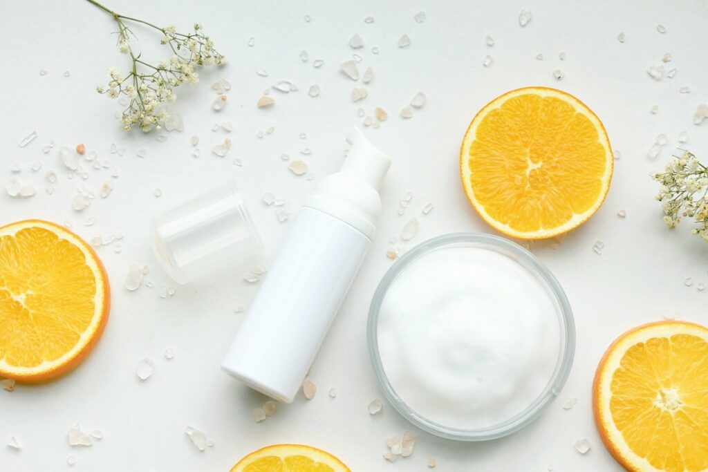 Odkryj serum z witaminą c zimą: jak go stosować, by cieszyć się blaskiem?